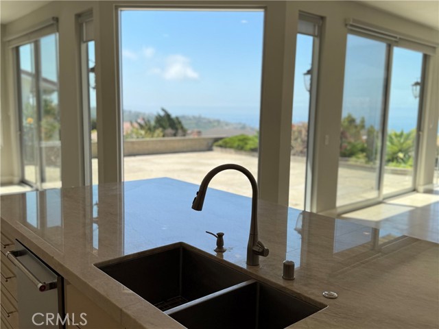 2615 Temple Hills Drive, Laguna Beach CA: https://media.crmls.org/medias/429531a5-d3cd-448f-a12c-4918292141d1.jpg