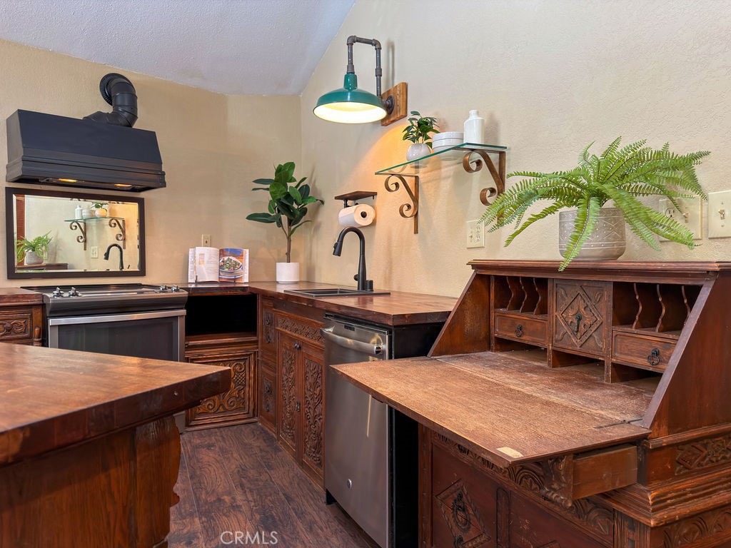 https://media.crmls.org/medias/4295445e-9257-453b-b456-924828732367.jpg?preset=X-Large