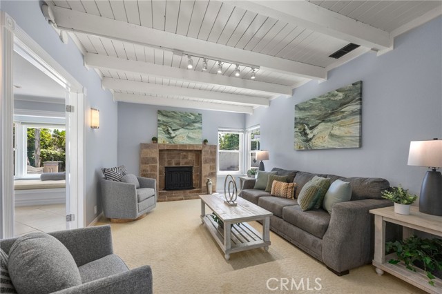 324 Marymont Avenue, Placentia CA: https://media.crmls.org/medias/42958f0e-cf0f-4cd6-ab8a-f1c84995cb4f.jpg