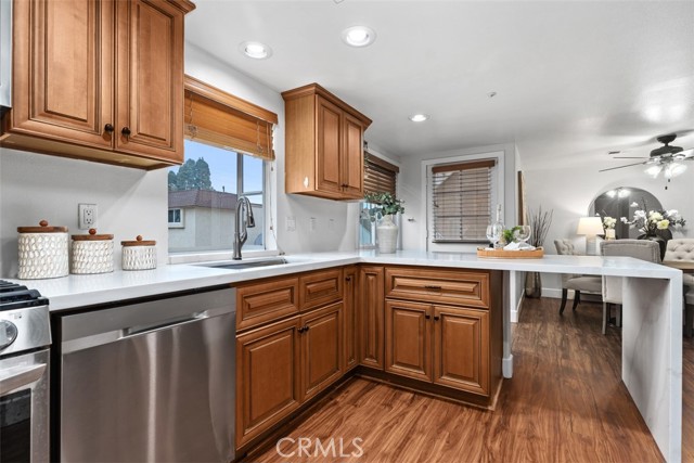 7651 Yorktown Avenue, Huntington Beach CA: https://media.crmls.org/medias/4295a432-3c02-43be-ae7a-c8152dcacb7d.jpg