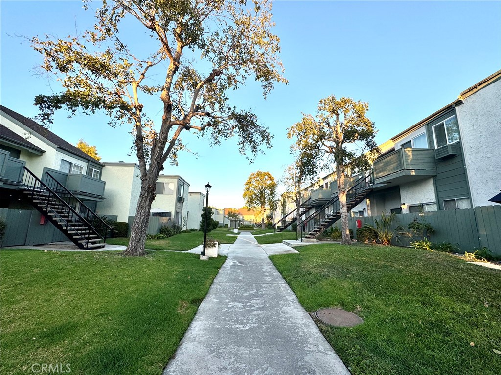 https://media.crmls.org/medias/4295ee23-d7b8-4f24-87b2-ec66b34da2fe.jpg?preset=X-Large