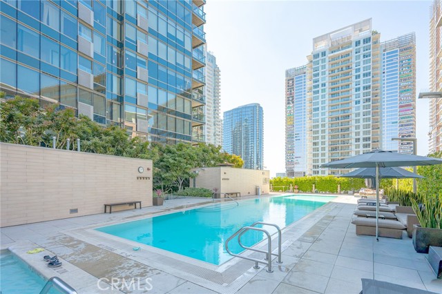 1155 South Grand Avenue, Los Angeles CA: https://media.crmls.org/medias/429650d3-8d9a-46df-a978-0d7125b9a124.jpg
