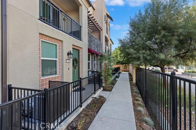 Front Image Thumbnail for CRIV25267052