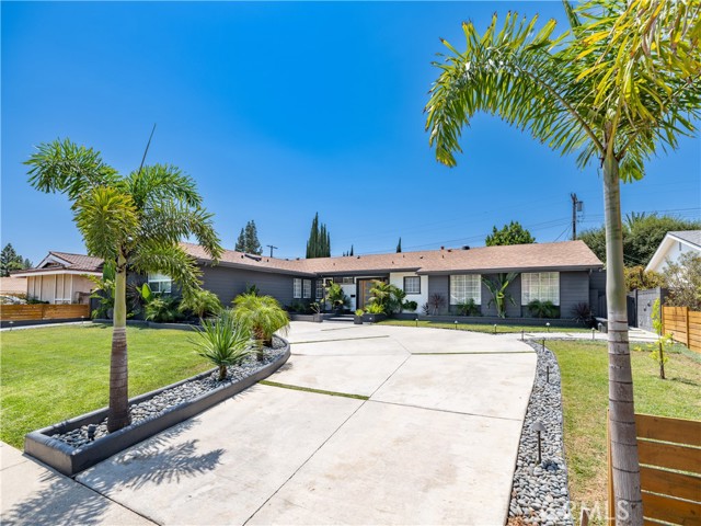 23664 Community Street, West Hills CA: https://media.crmls.org/medias/42981333-a301-4474-9312-fa744d5867f3.jpg
