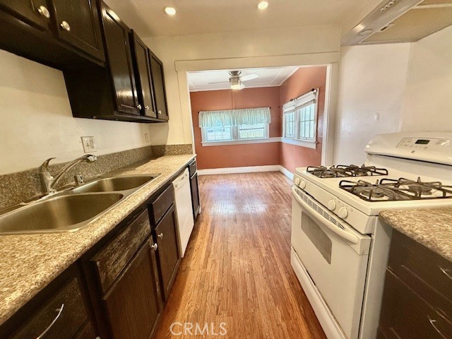 124 N Princeton Avenue, Fullerton CA: https://media.crmls.org/medias/42992229-f3c7-416d-b503-ae9bb6f883e9.jpg