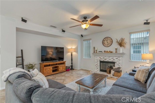 Detail Gallery Image 11 of 66 For 8111 Finch St, Corona,  CA 92880 - 5 Beds | 3 Baths