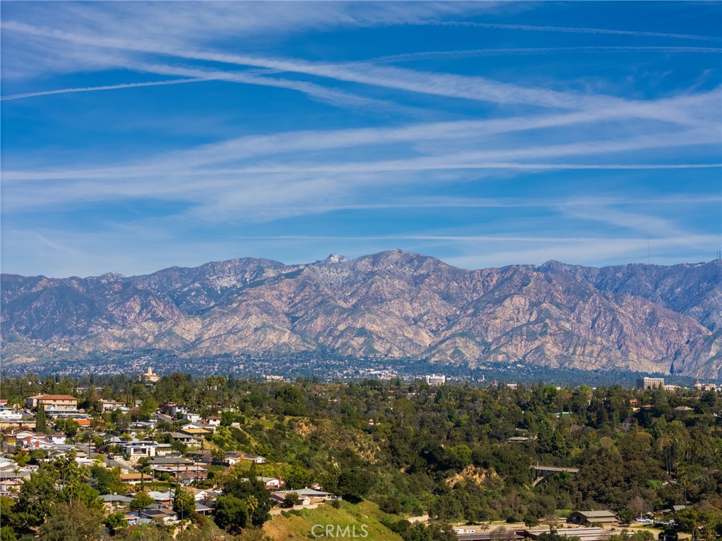 https://media.crmls.org/medias/429a9322-c0b5-41f0-bf2b-c944394c6f7e.jpg?preset=X-Large