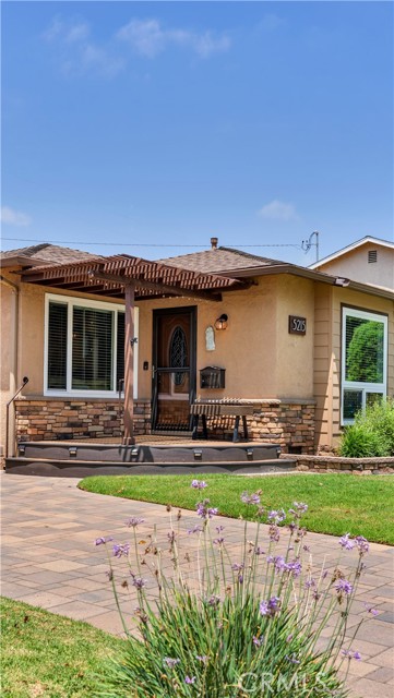 5215 E Monlaco Road, Long Beach CA: https://media.crmls.org/medias/429b3046-fb70-4ce4-ac24-4e6ac0992a8f.jpg