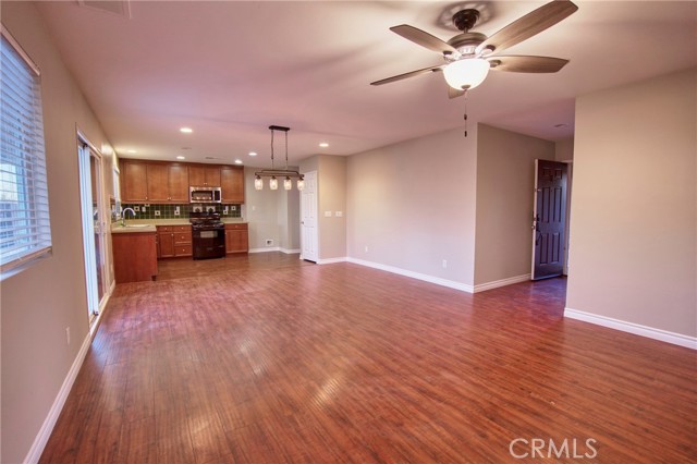 Detail Gallery Image 6 of 25 For 1350 Benchmark St, Beaumont,  CA 92223 - 3 Beds | 2 Baths