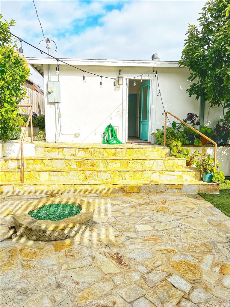 https://media.crmls.org/medias/429c4831-4285-4140-8956-72ab3eacd5d5.jpg?preset=X-Large