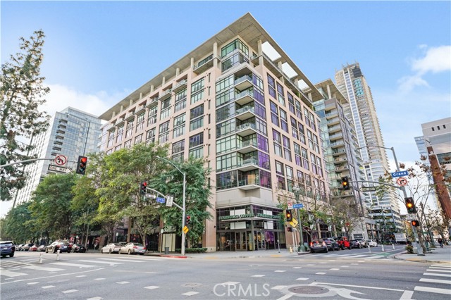 1111 S Grand Avenue, Los Angeles CA: https://media.crmls.org/medias/429d35a5-f997-4d6a-8b3f-d7163218ad86.jpg