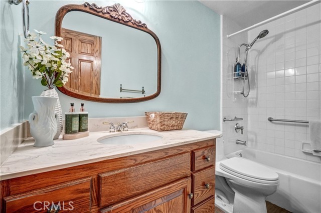 5215 E Rolling Hills Drive, Anaheim Hills CA: https://media.crmls.org/medias/429d7508-29ef-4e33-a365-fb4882c40416.jpg