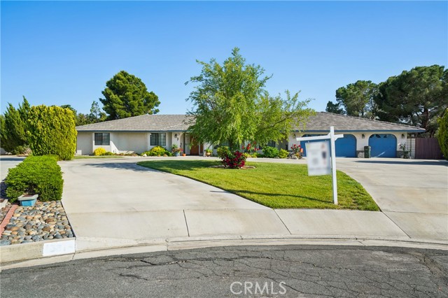 13319 Waco Ln, Apple Valley CA: https://media.crmls.org/medias/429e41a0-4f9a-4b1e-9e52-727ad81cc902.jpg