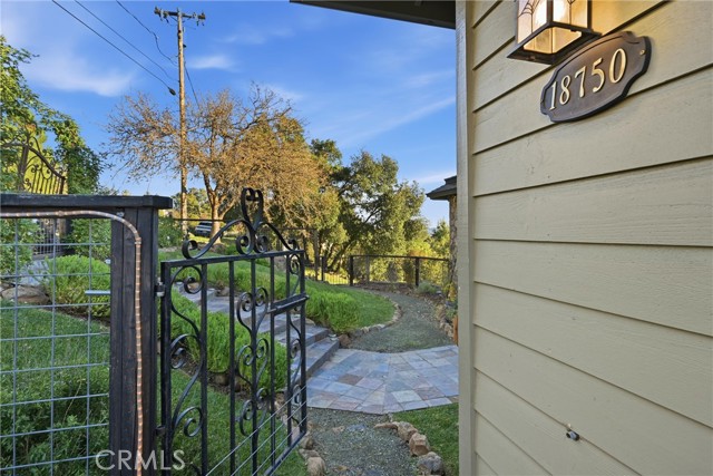 Detail Gallery Image 6 of 49 For 18750 Fernwood Rd, Hidden Valley Lake,  CA 95467 - 4 Beds | 3/1 Baths