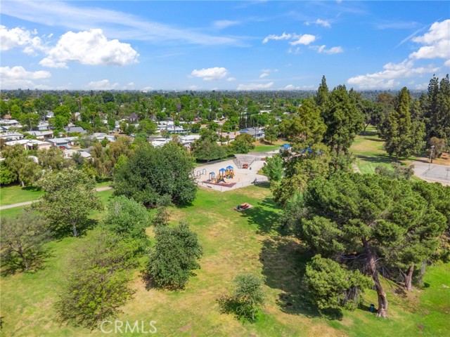 17000 Burbank Boulevard, Encino CA: https://media.crmls.org/medias/429ef060-ff09-47af-bc90-de3922eac086.jpg