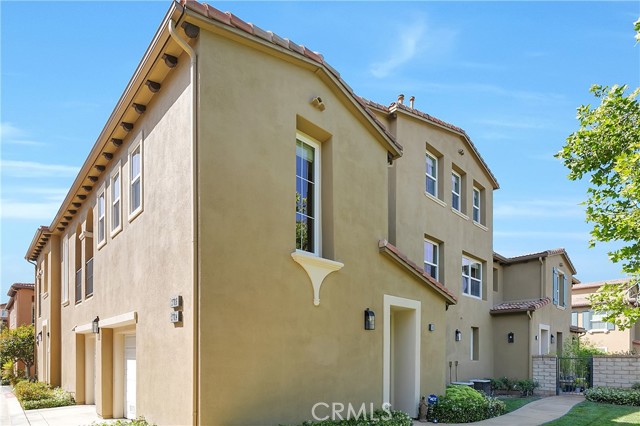 Detail Gallery Image 1 of 38 For 27014 Fairway Ln, Valencia,  CA 91381 - 3 Beds | 2 Baths