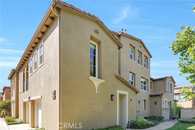 Detail Gallery Image 1 of 38 For 27014 Fairway Ln, Valencia,  CA 91381 - 3 Beds | 2 Baths