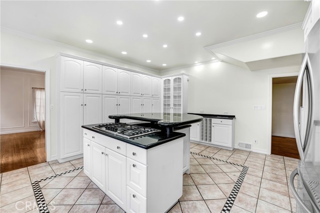 816 S Longwood, Los Angeles CA: https://media.crmls.org/medias/429f5fbd-afd2-4535-867c-99eec1106473.jpg