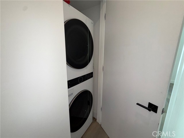 Detail Gallery Image 5 of 16 For 21721 Hart St, Canoga Park,  CA 91303 - 3 Beds | 2 Baths