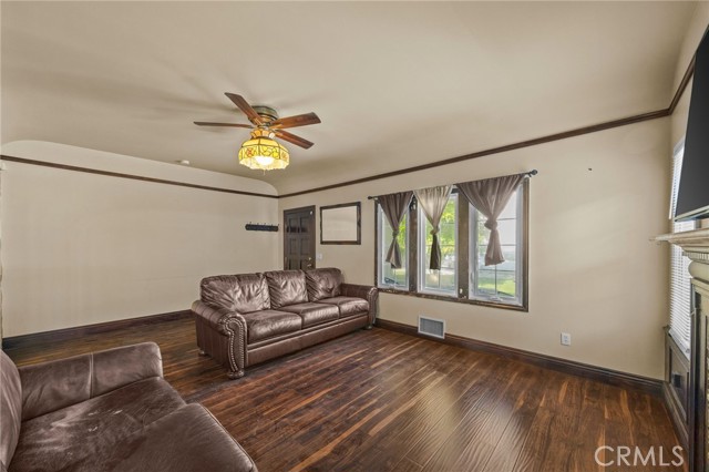 Detail Gallery Image 7 of 39 For 122 E Rosewood Ct, Ontario,  CA 91764 - 2 Beds | 2 Baths