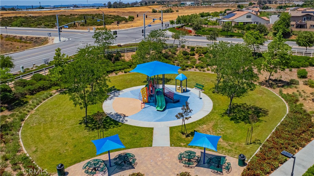 https://media.crmls.org/medias/42a12f0a-e617-4218-a6c7-c0d2f6f80546.jpg?preset=X-Large