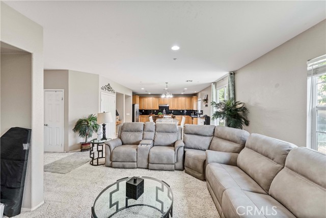 Detail Gallery Image 14 of 42 For 15601 N Peak Ln, Fontana,  CA 92336 - 4 Beds | 3 Baths