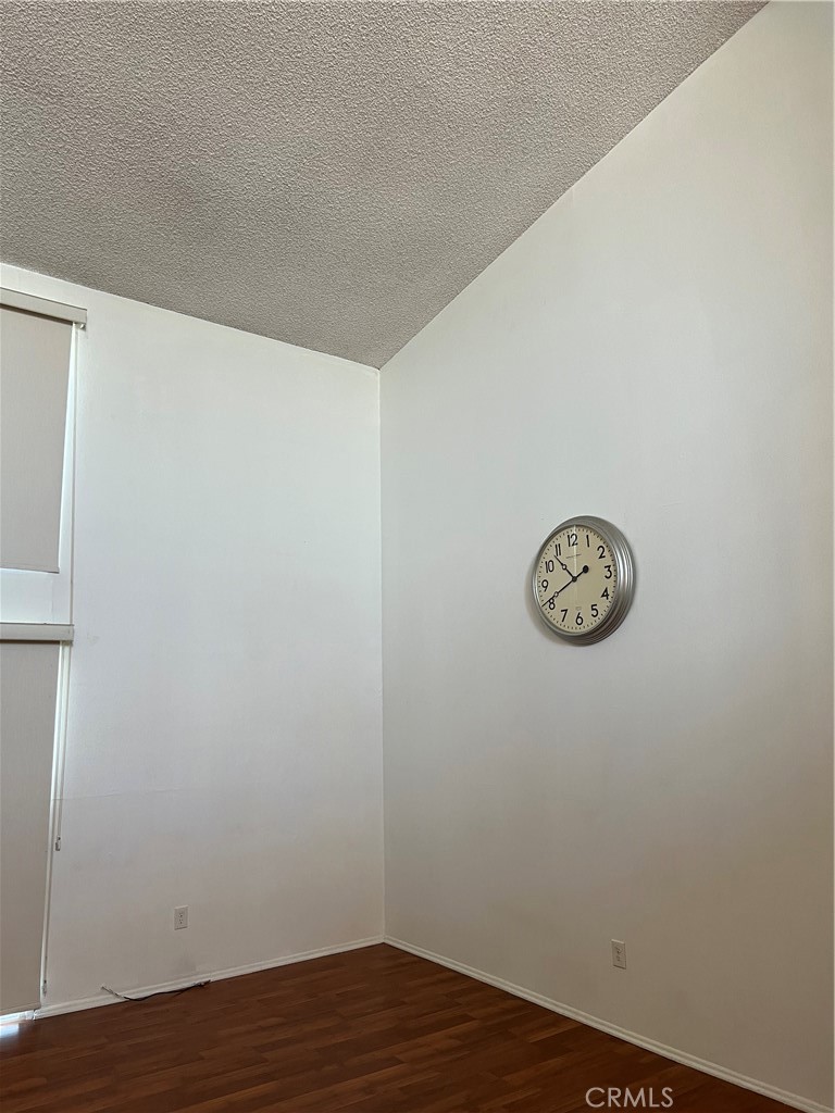 https://media.crmls.org/medias/42a280be-4ac8-4f9e-ab24-4a35bf49897e.jpg?preset=X-Large