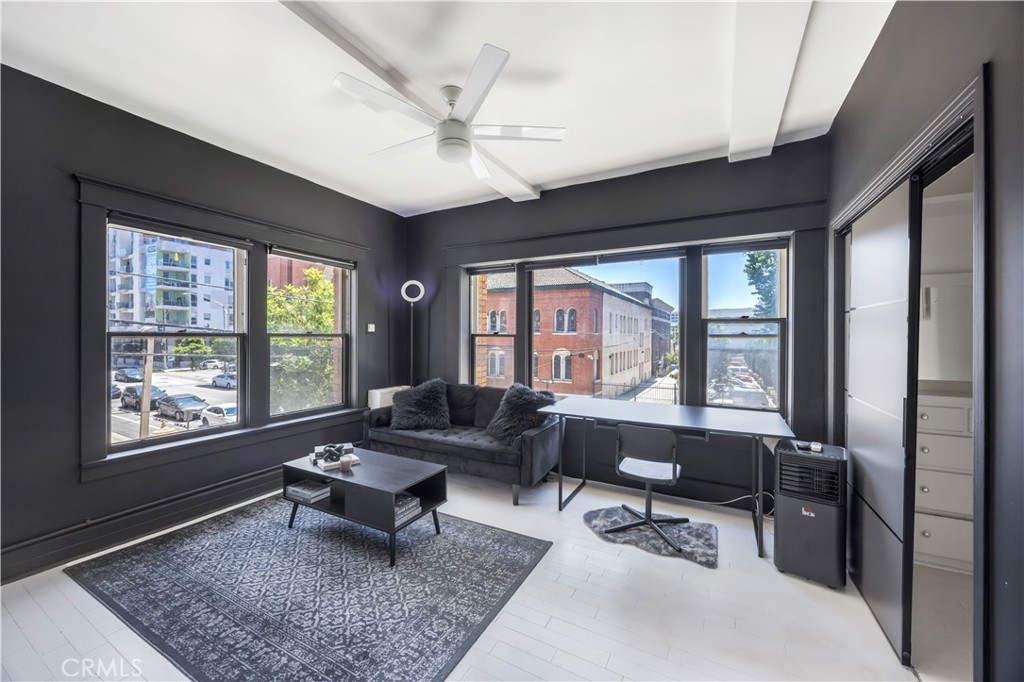 325 W 3rd Street #201