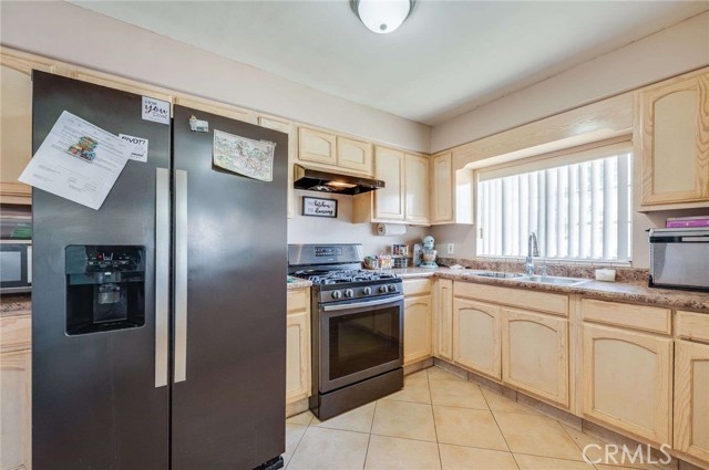 418 W Los Angeles Avenue, Montebello CA: https://media.crmls.org/medias/42a2ec05-c19f-4144-8aee-d41f0c770920.jpg