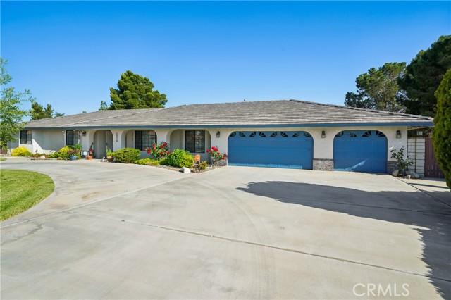 13319 Waco Ln, Apple Valley CA: https://media.crmls.org/medias/42a328d6-1305-43ed-8898-bc190443d284.jpg