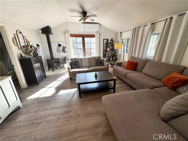 36750 Hilltop, Mentone CA: https://media.crmls.org/medias/42a39aa3-7319-4b9a-9546-1729ac9a4a17.jpg