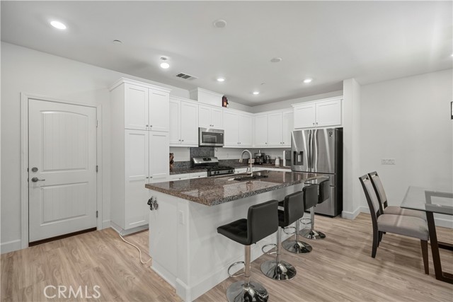 7118 Vernazza, Eastvale CA: https://media.crmls.org/medias/42a54ad7-e17d-4f28-bdf0-23f303ec4dd5.jpg