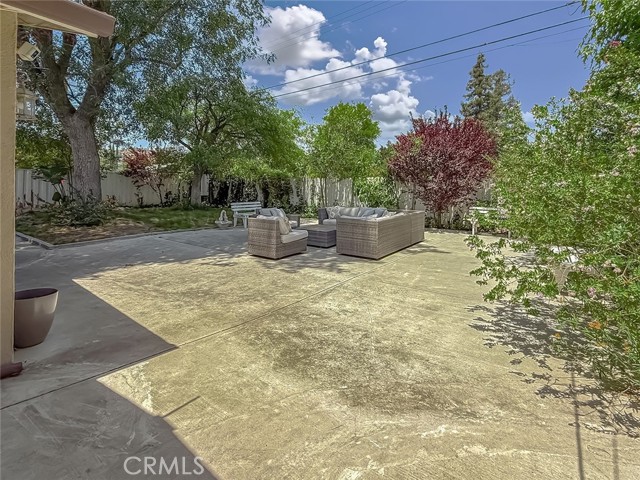 24017 Sylvan Street, Woodland Hills CA: https://media.crmls.org/medias/42a5dacb-e570-43cf-bb9e-e5d8d316b6c7.jpg