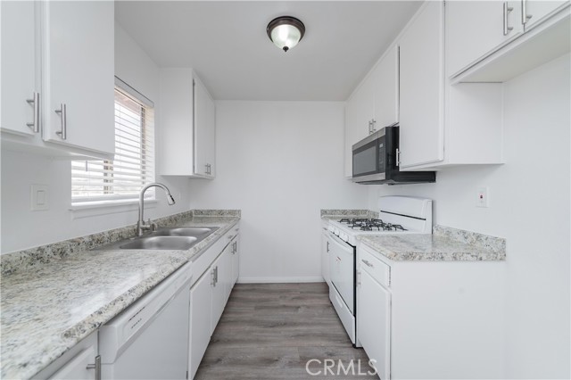 16518 Avalon Avenue, Victorville CA: https://media.crmls.org/medias/42a667d4-940a-426e-bee5-08ab59f39839.jpg