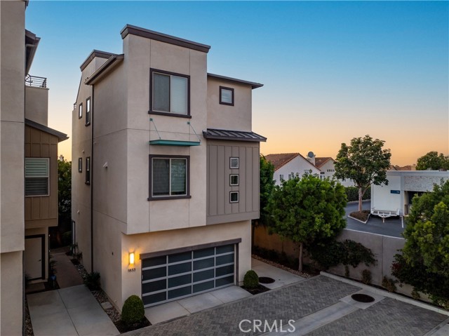 Detail Gallery Image 3 of 18 For 1833 Ocean Ct, Costa Mesa,  CA 92627 - 3 Beds | 2/2 Baths