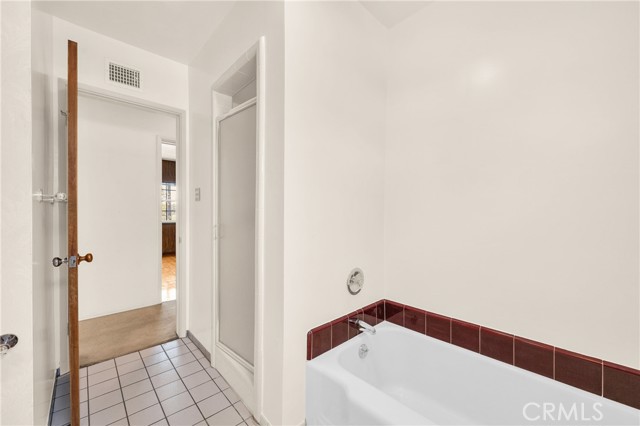 321 E Oakmont Drive, Montebello CA: https://media.crmls.org/medias/42a85f8c-bfd7-4615-870e-2fc0f3b4c2c1.jpg