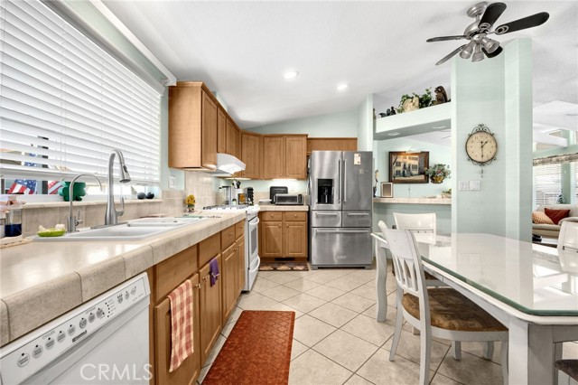 Detail Gallery Image 7 of 35 For 235 S Beach Bld #132,  Anaheim,  CA 92804 - 3 Beds | 2 Baths