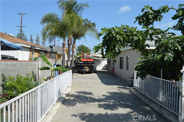13104 Hoyt Street, Pacoima CA: https://media.crmls.org/medias/42a89f14-2262-4ff1-bcad-7f2eaca2c941.jpg
