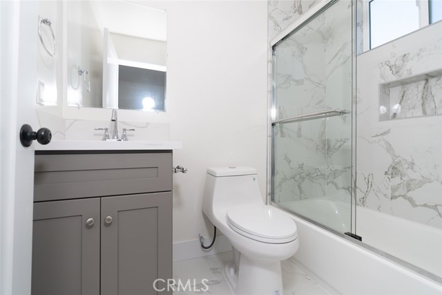 Detail Gallery Image 9 of 24 For 2231 S Longwood Ave, Los Angeles,  CA 90016 - – Beds | – Baths