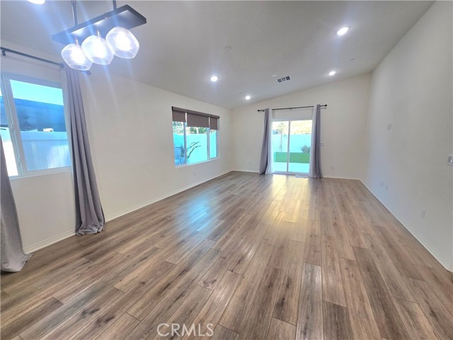 Detail Gallery Image 2 of 23 For 6451 Canyonlands Dr, Jurupa Valley,  CA 92509 - 3 Beds | 2 Baths