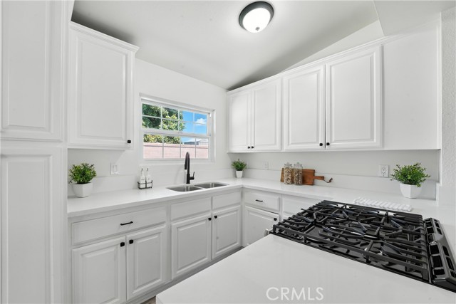 910 S Kenmore Street, Anaheim CA: https://media.crmls.org/medias/42aa71ce-7993-42e2-96a2-923fa5f0e8fc.jpg