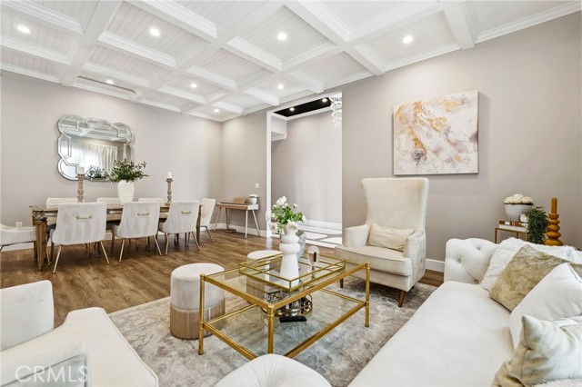 Detail Gallery Image 9 of 48 For 6450 Teesdale Ave, North Hollywood,  CA 91606 - 3 Beds | 3 Baths