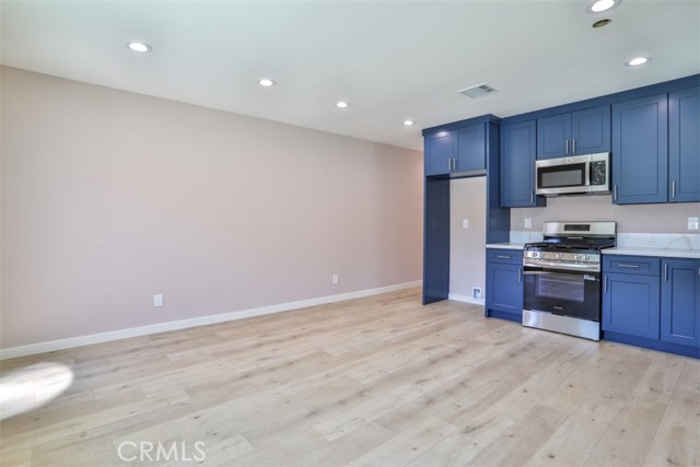 2111 Scott Road, Burbank CA: https://media.crmls.org/medias/42ab8174-67ce-42ed-bf43-6272ffc1ded9.jpg