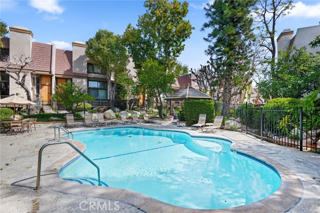 9000 Vanalden Avenue, Northridge CA: https://media.crmls.org/medias/42abd764-a83d-4ab2-9bc1-c37318142595.jpg