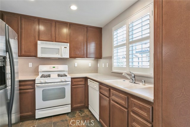 45 Perennial, Irvine CA: https://media.crmls.org/medias/42ac0278-e267-4189-8242-549226bf3427.jpg