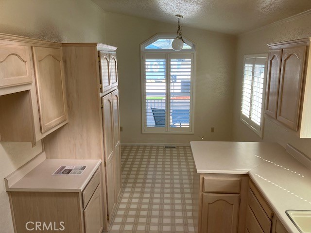 Detail Gallery Image 5 of 11 For 140 S Dolliver St #49,  Pismo Beach,  CA 93449 - 3 Beds | 3 Baths