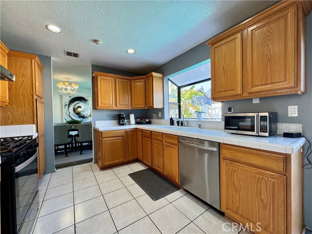 Detail Gallery Image 14 of 48 For 21 N Slope Ln, Pomona,  CA 91766 - 4 Beds | 2/1 Baths