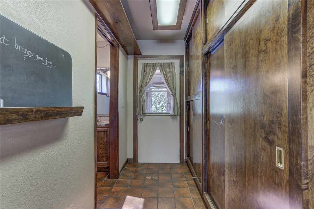Detail Gallery Image 30 of 73 For 9809 N. Old Stage Road, Weed,  CA 96094 - 4 Beds | 3/1 Baths