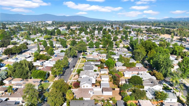 17350 Hamlin Street, Lake Balboa CA: https://media.crmls.org/medias/42aea034-90af-4965-9e33-e067acce868f.jpg