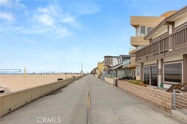 8 The Strand, Hermosa Beach, California 90254, 2 Bedrooms Bedrooms, ,2 BathroomsBathrooms,Residential,Sold,The Strand,SB21119175